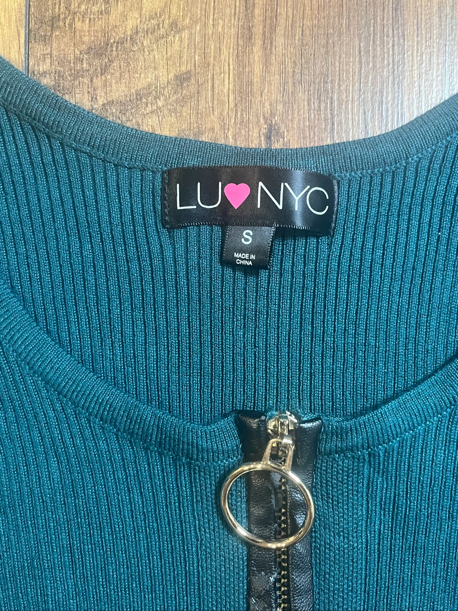 Vestido de punto ajustado con cremallera color verde pato - LU NYC - talla S - muy buen estado – photo 2